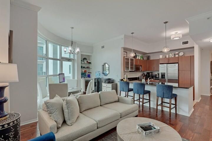 For Sale: $699,000 (3 beds, 2 baths, 1390 Square Feet)