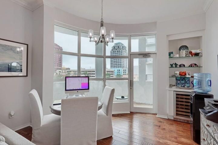 For Sale: $699,000 (3 beds, 2 baths, 1390 Square Feet)