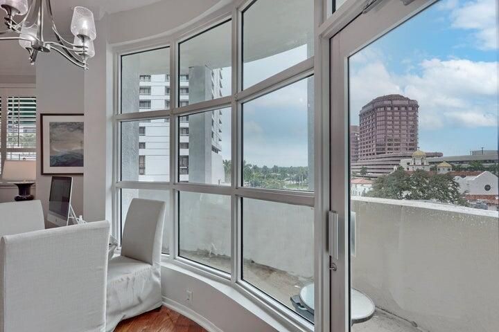 For Sale: $699,000 (3 beds, 2 baths, 1390 Square Feet)