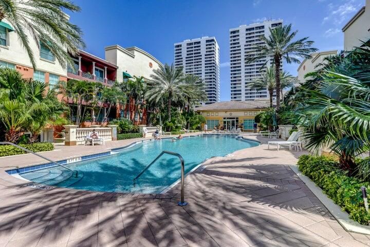 For Sale: $699,000 (3 beds, 2 baths, 1390 Square Feet)