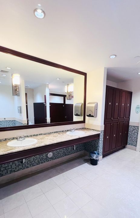 Под контрактом: $5,400 (3 спален, 3 ванн, 1688 Квадратных фут)