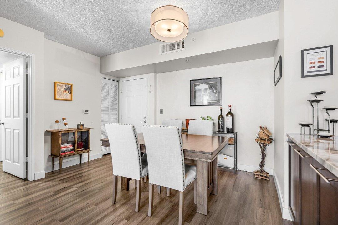 For Sale: $450,000 (2 beds, 2 baths, 1132 Square Feet)