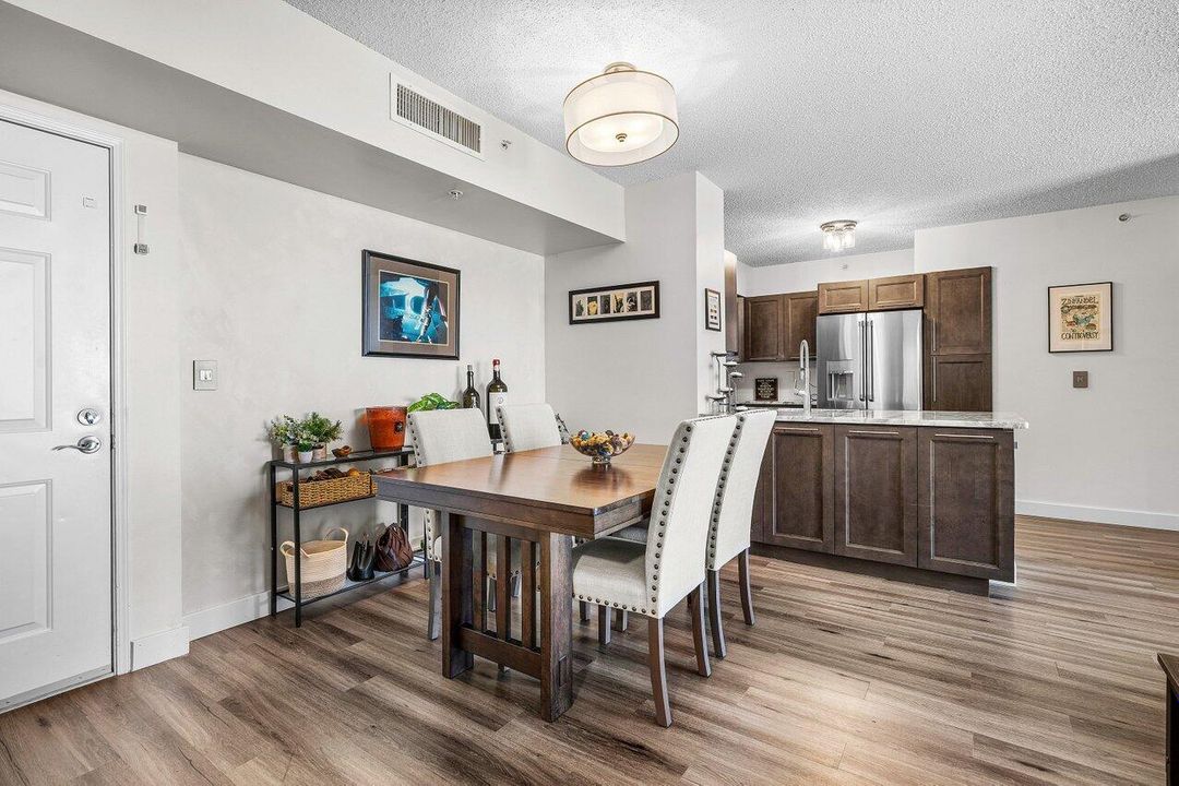 For Sale: $450,000 (2 beds, 2 baths, 1132 Square Feet)