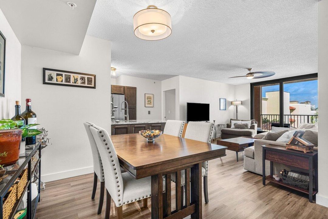 For Sale: $450,000 (2 beds, 2 baths, 1132 Square Feet)