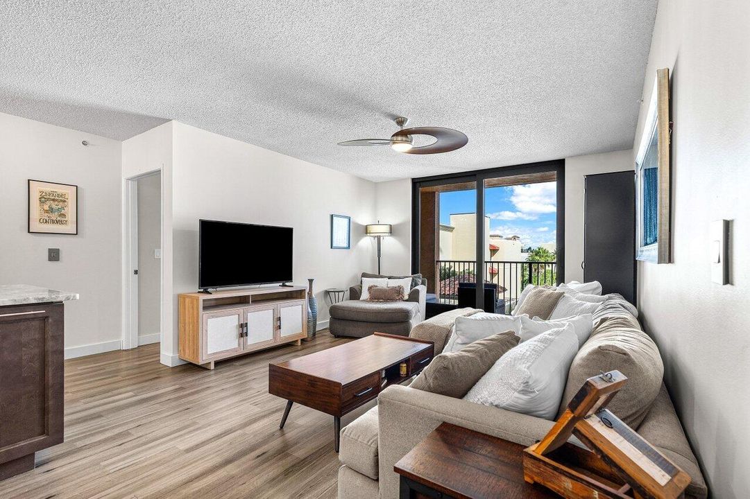 For Sale: $450,000 (2 beds, 2 baths, 1132 Square Feet)