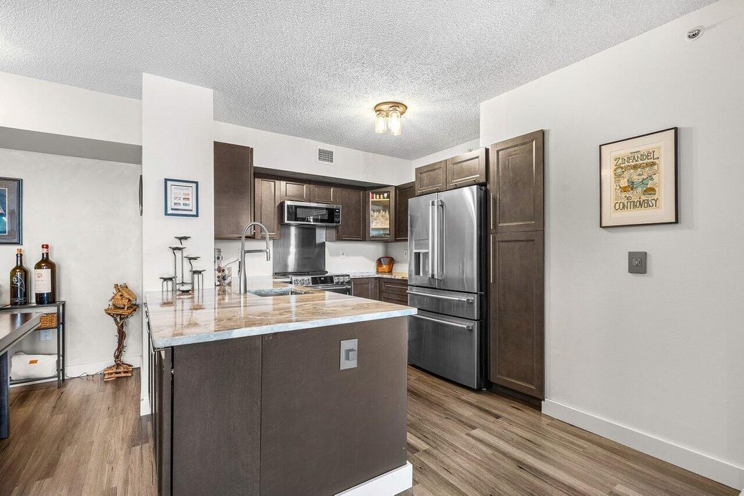 For Sale: $450,000 (2 beds, 2 baths, 1132 Square Feet)