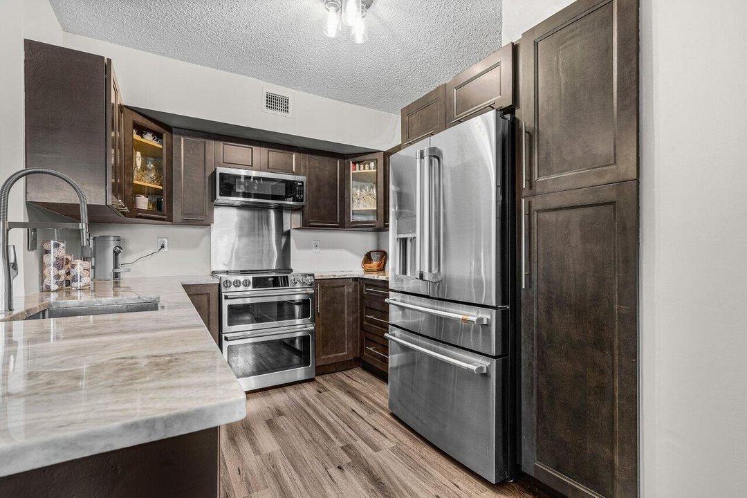 For Sale: $450,000 (2 beds, 2 baths, 1132 Square Feet)