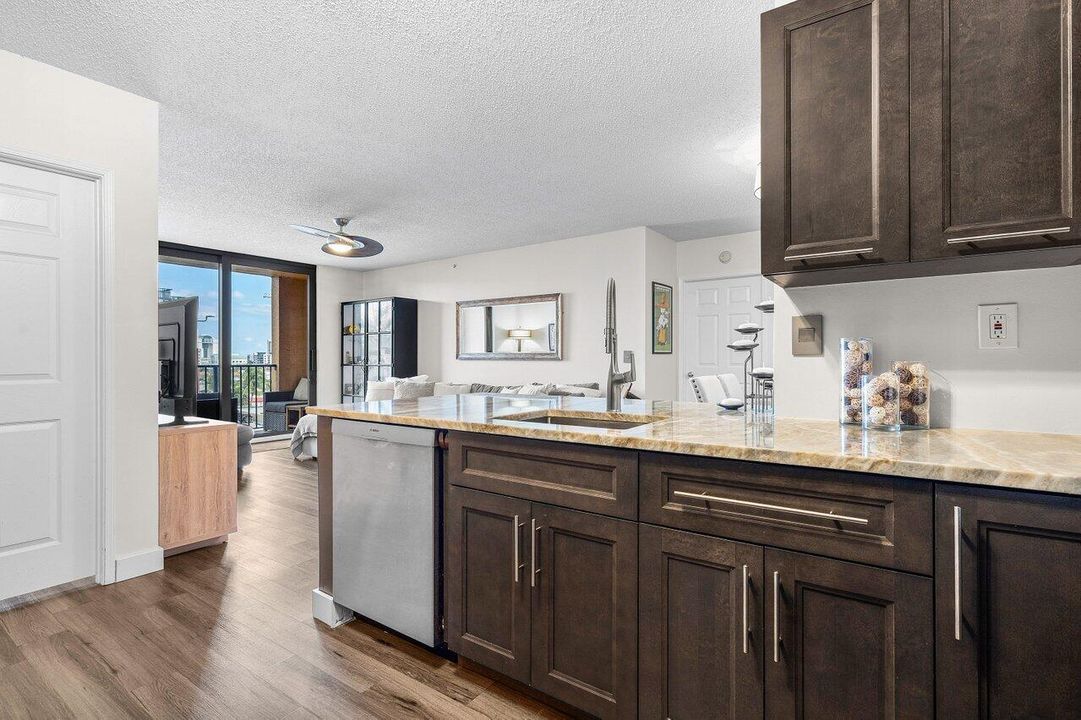 For Sale: $450,000 (2 beds, 2 baths, 1132 Square Feet)