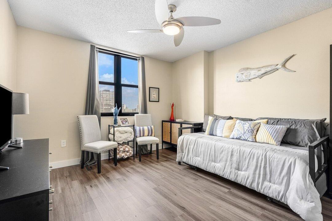 For Sale: $450,000 (2 beds, 2 baths, 1132 Square Feet)