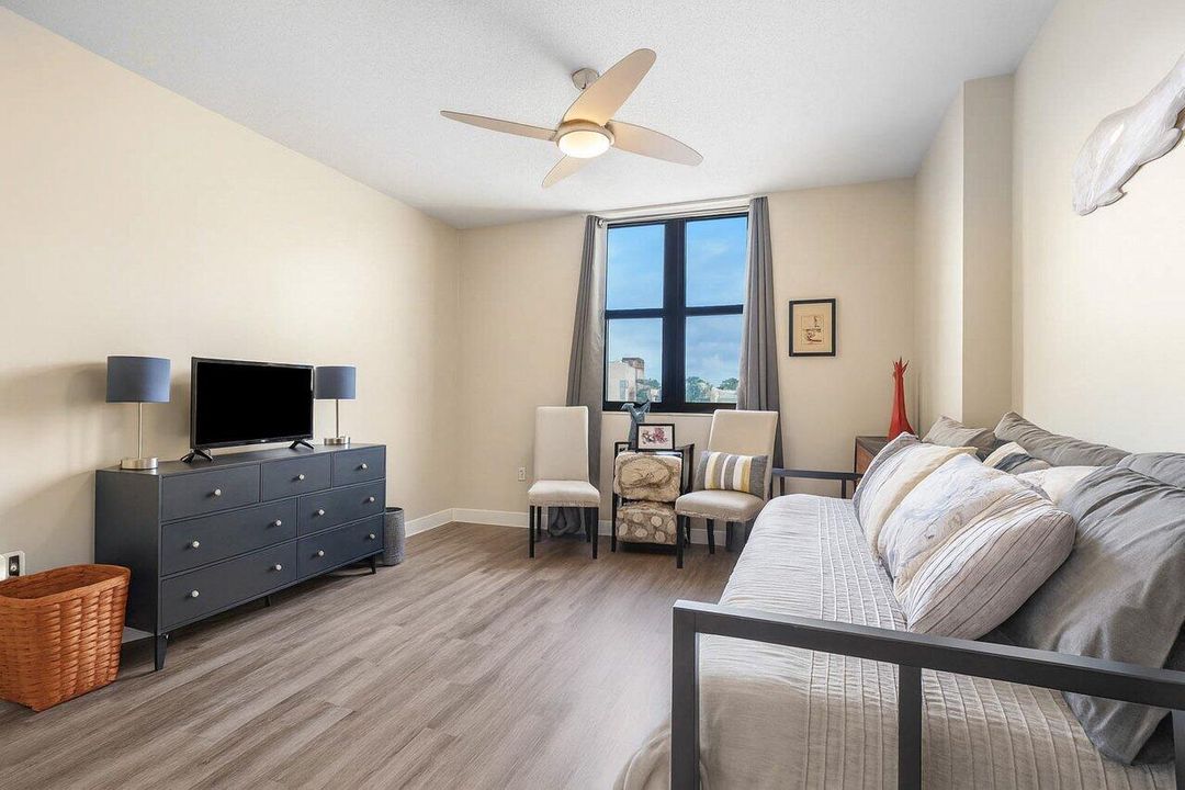 For Sale: $450,000 (2 beds, 2 baths, 1132 Square Feet)