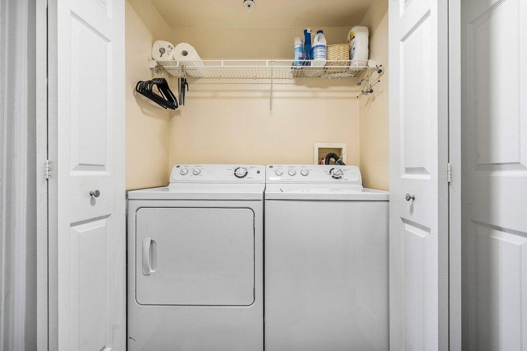 For Sale: $450,000 (2 beds, 2 baths, 1132 Square Feet)