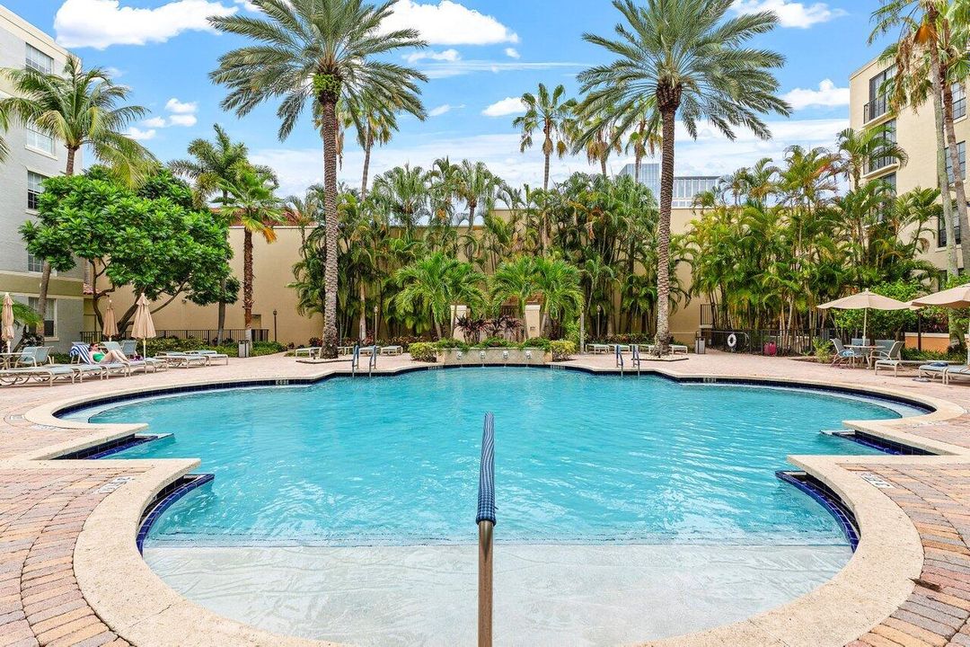 For Sale: $450,000 (2 beds, 2 baths, 1132 Square Feet)