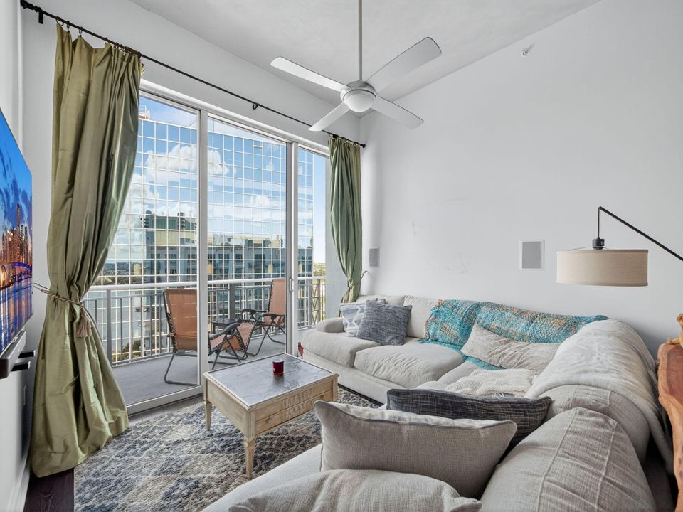 待售: $475,000 (2 贝兹, 2 浴室, 1164 平方英尺)