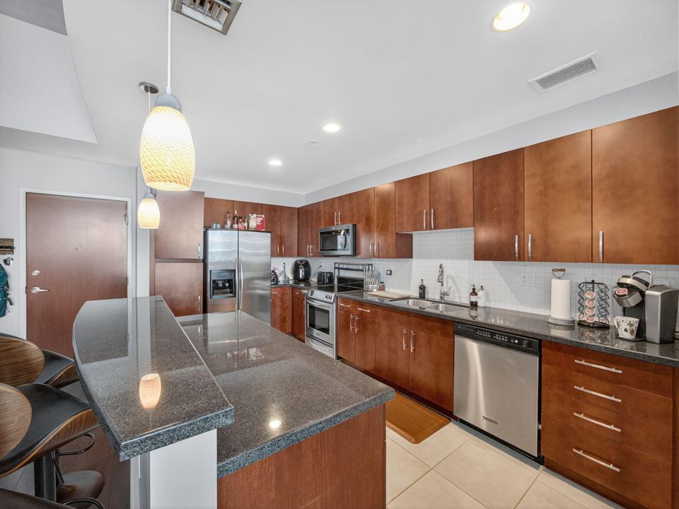 待售: $475,000 (2 贝兹, 2 浴室, 1164 平方英尺)