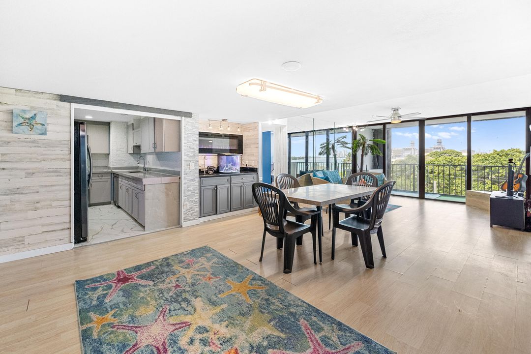 For Sale: $319,000 (3 beds, 2 baths, 1215 Square Feet)