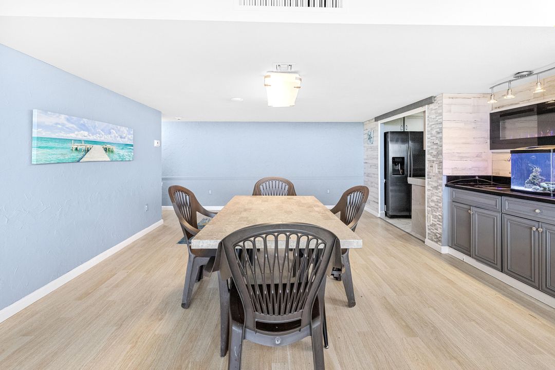 For Sale: $319,000 (3 beds, 2 baths, 1215 Square Feet)