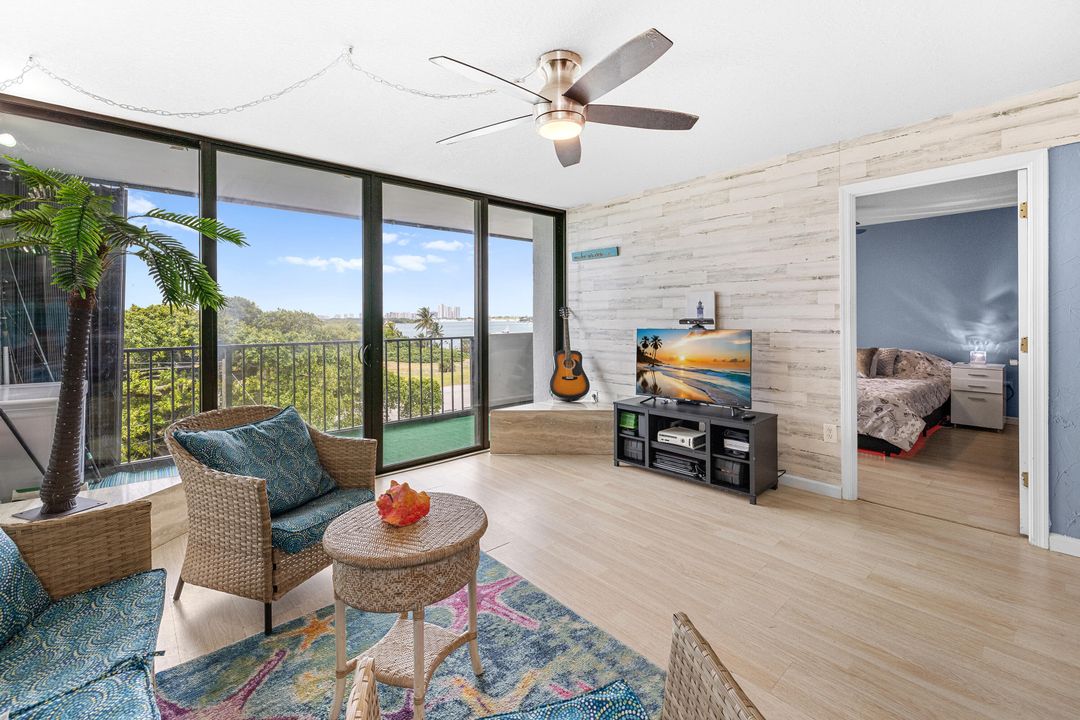 For Sale: $319,000 (3 beds, 2 baths, 1215 Square Feet)