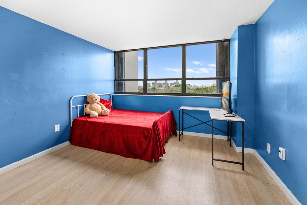 For Sale: $319,000 (3 beds, 2 baths, 1215 Square Feet)