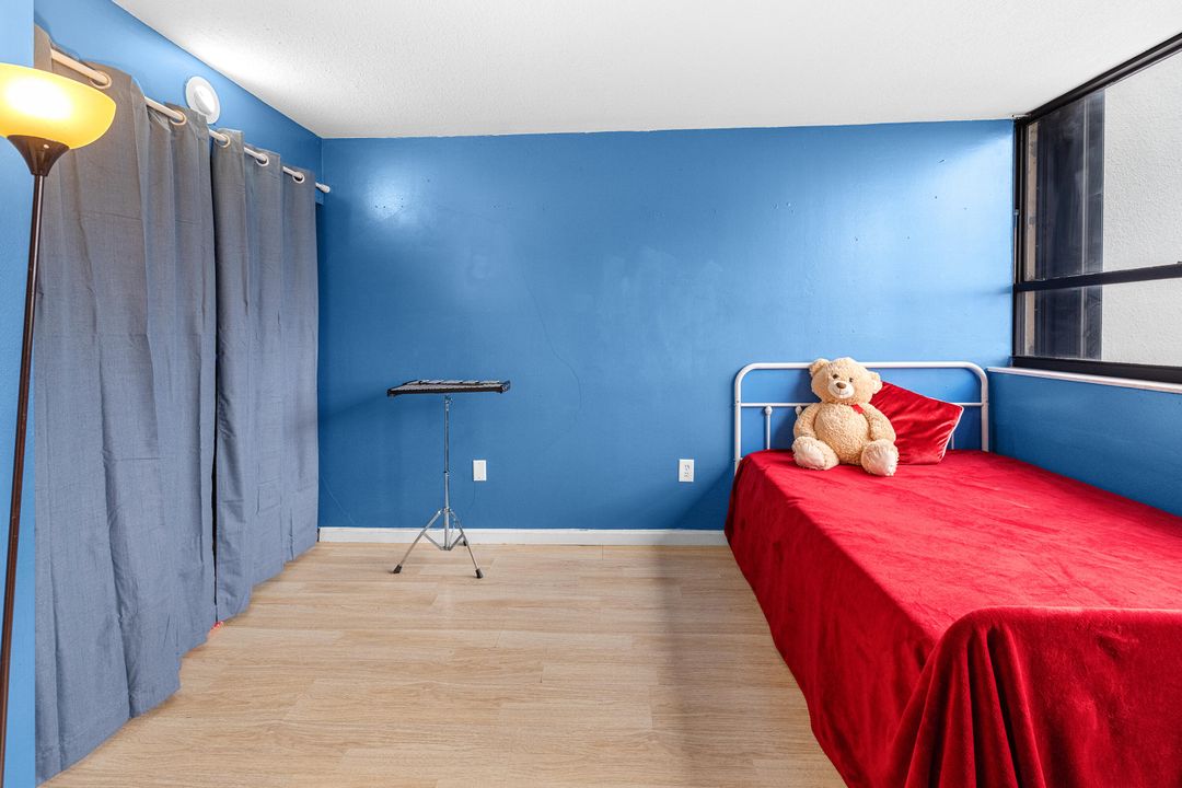 For Sale: $319,000 (3 beds, 2 baths, 1215 Square Feet)