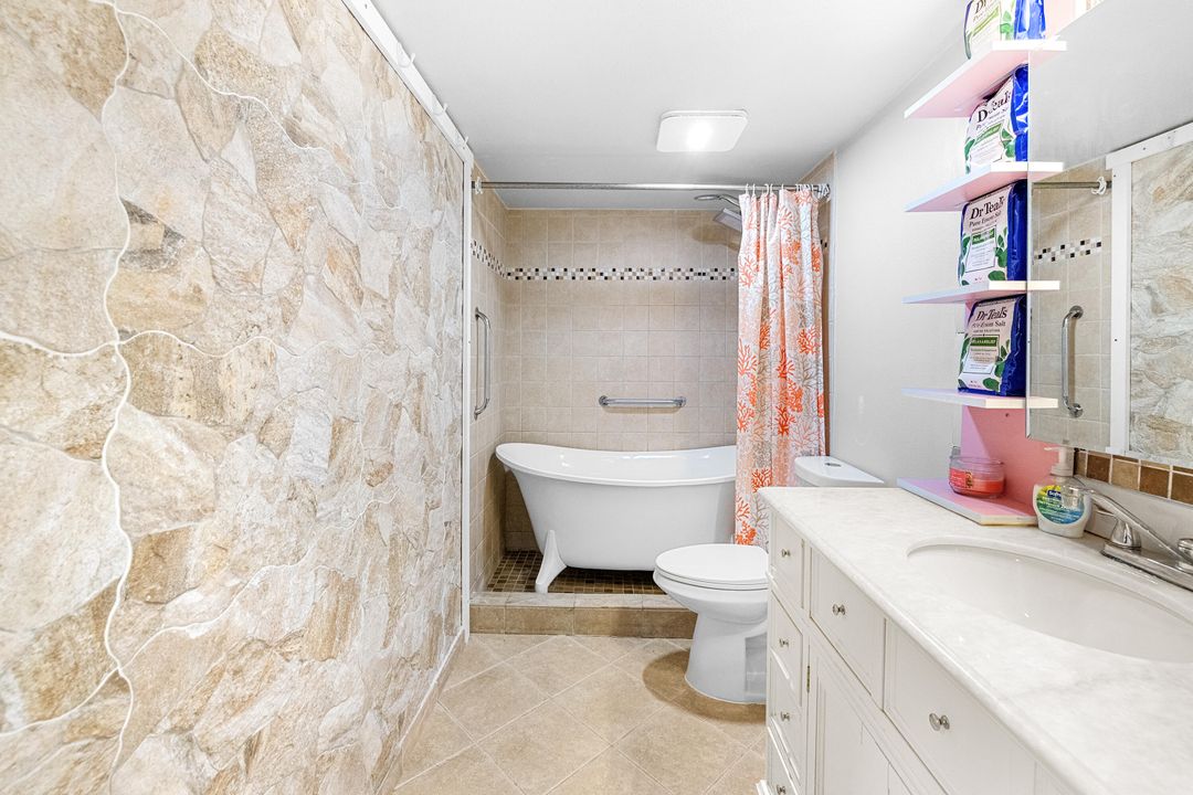 For Sale: $319,000 (3 beds, 2 baths, 1215 Square Feet)