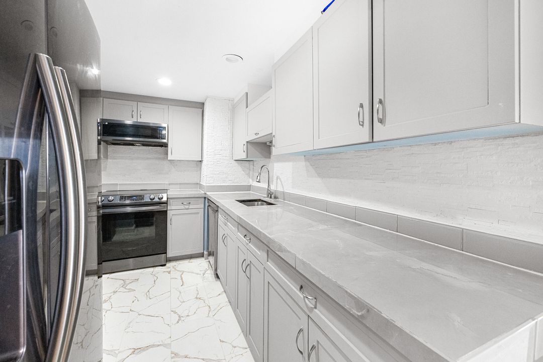 For Sale: $319,000 (3 beds, 2 baths, 1215 Square Feet)