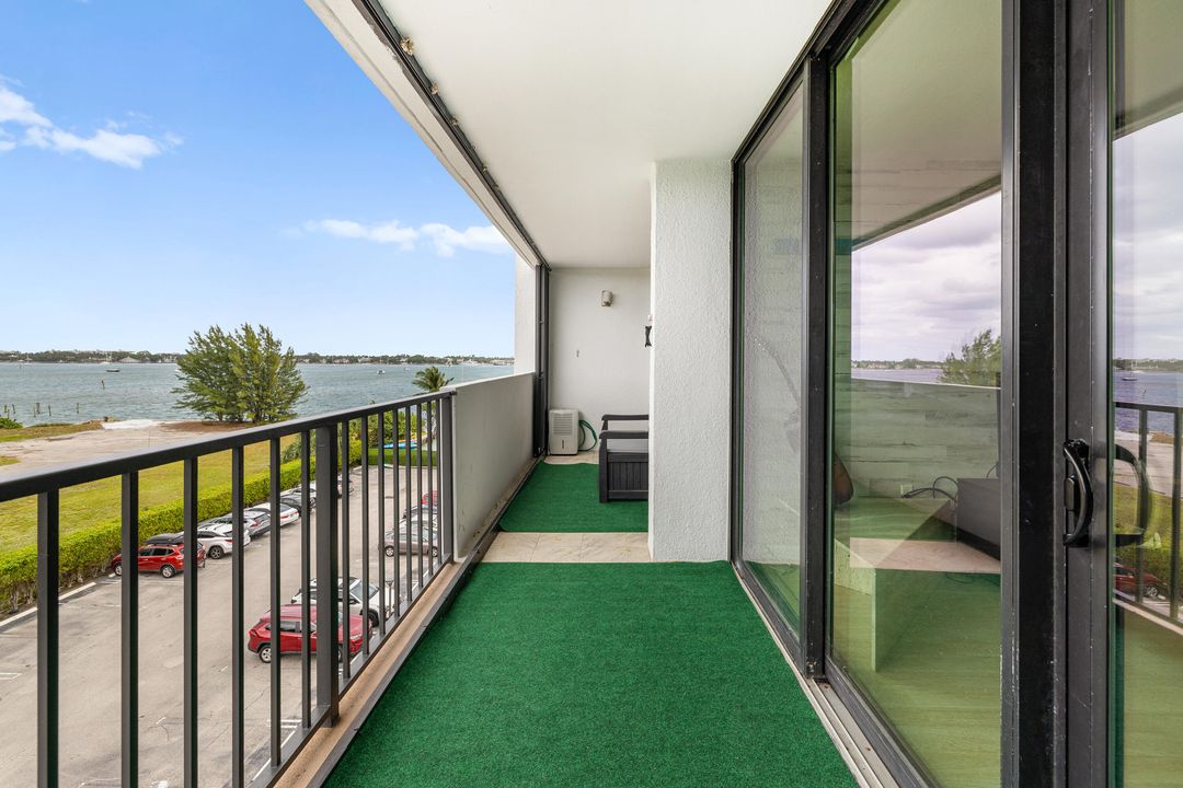 For Sale: $319,000 (3 beds, 2 baths, 1215 Square Feet)