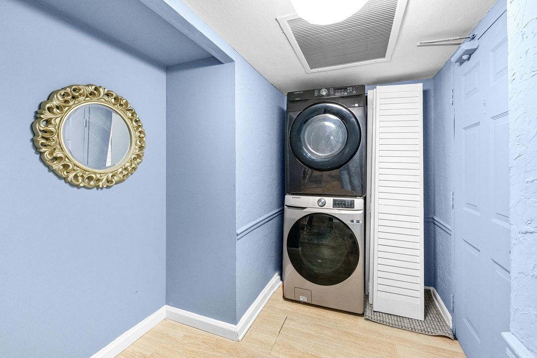 For Sale: $319,000 (3 beds, 2 baths, 1215 Square Feet)