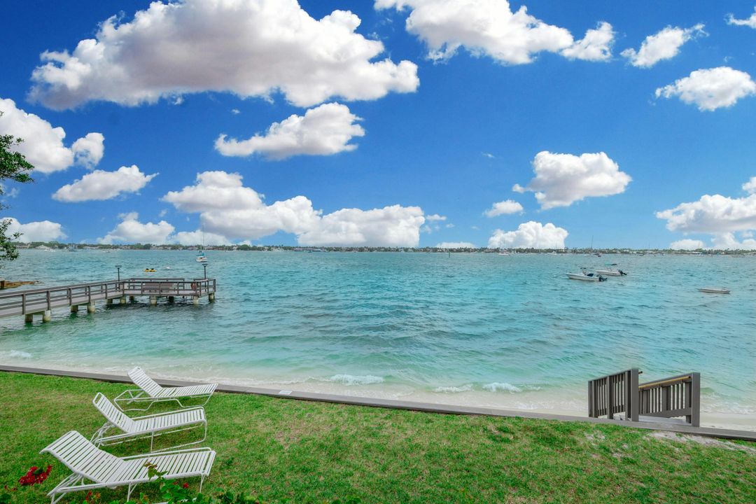 For Sale: $319,000 (3 beds, 2 baths, 1215 Square Feet)