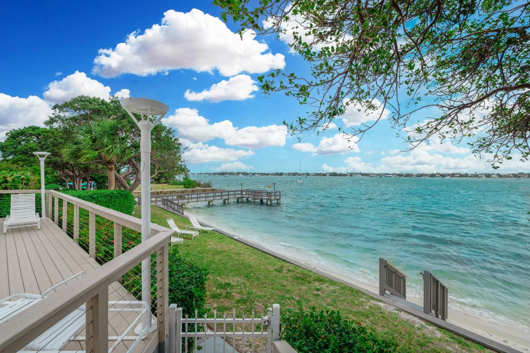 For Sale: $319,000 (3 beds, 2 baths, 1215 Square Feet)