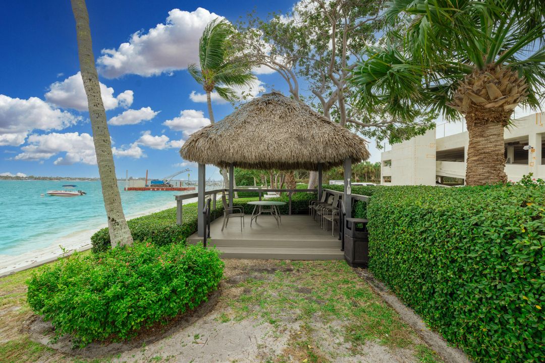 For Sale: $319,000 (3 beds, 2 baths, 1215 Square Feet)