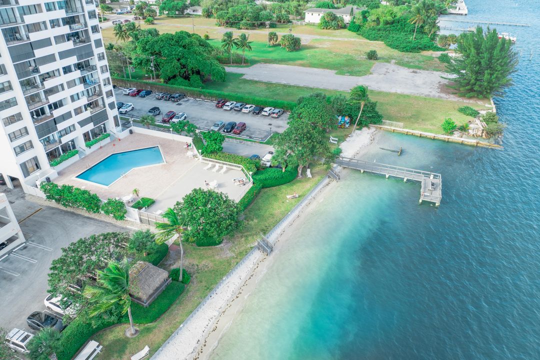 For Sale: $319,000 (3 beds, 2 baths, 1215 Square Feet)