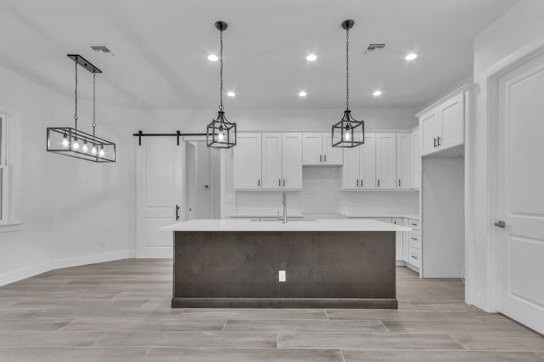 На продажу: $534,900 (3 спален, 3 ванн, 2058 Квадратных фут)