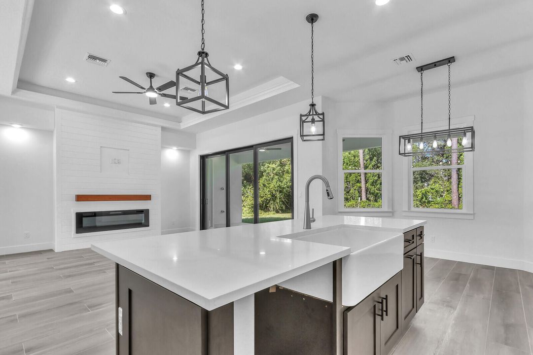 На продажу: $534,900 (3 спален, 3 ванн, 2058 Квадратных фут)