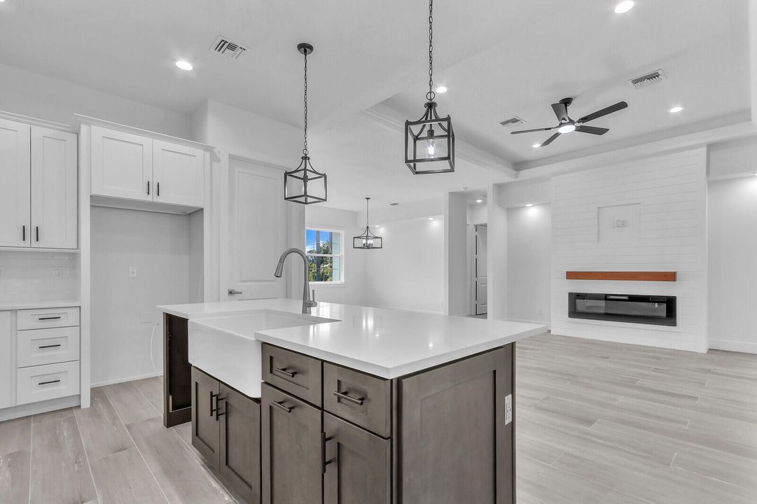 На продажу: $534,900 (3 спален, 3 ванн, 2058 Квадратных фут)