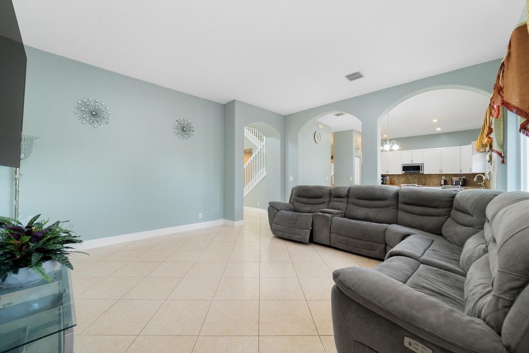 待售: $629,000 (5 贝兹, 3 浴室, 2663 平方英尺)