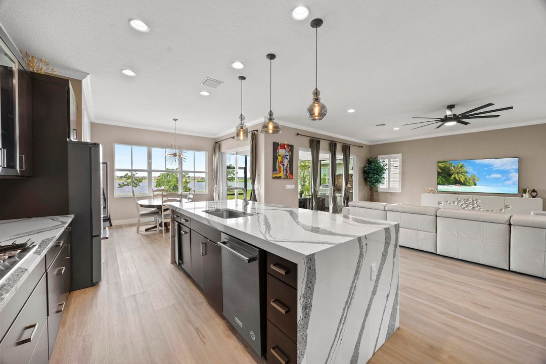 待售: $1,275,000 (5 贝兹, 4 浴室, 3963 平方英尺)