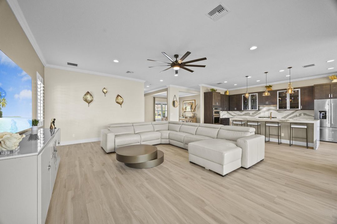 待售: $1,275,000 (5 贝兹, 4 浴室, 3963 平方英尺)