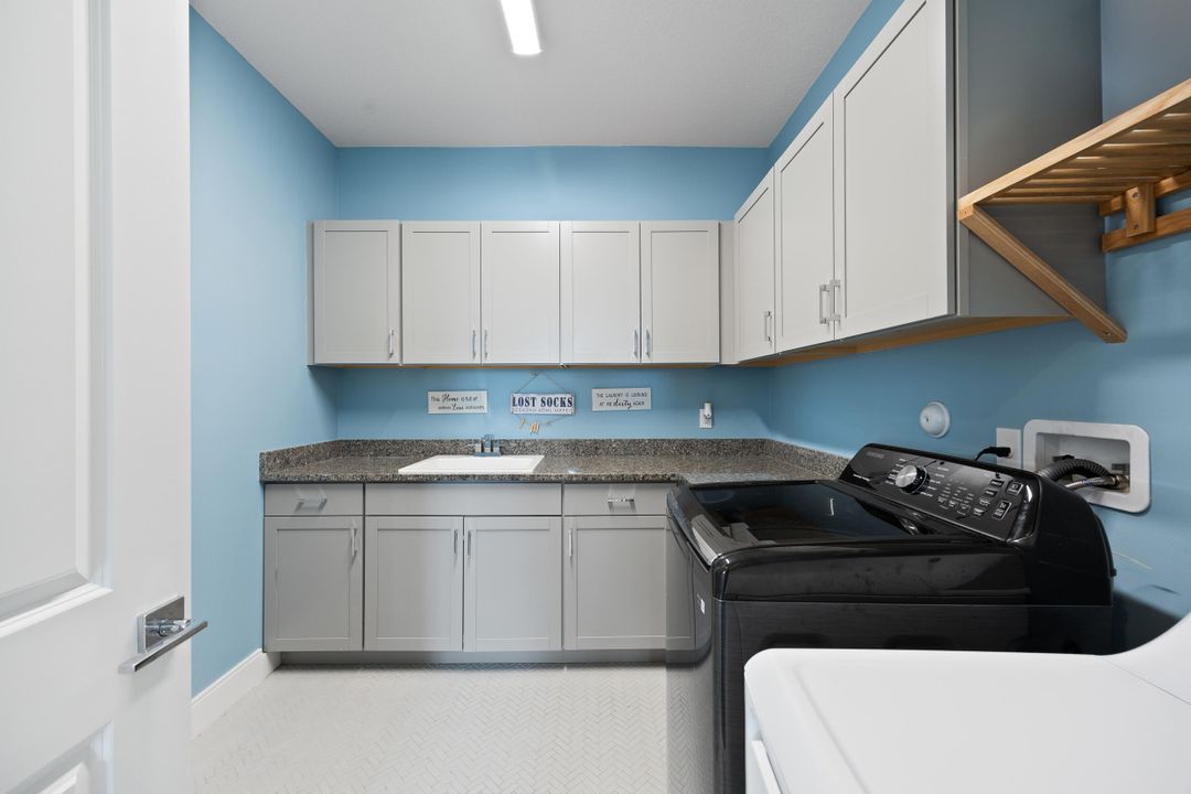 待售: $1,275,000 (5 贝兹, 4 浴室, 3963 平方英尺)