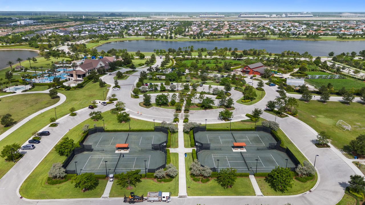 待售: $1,275,000 (5 贝兹, 4 浴室, 3963 平方英尺)