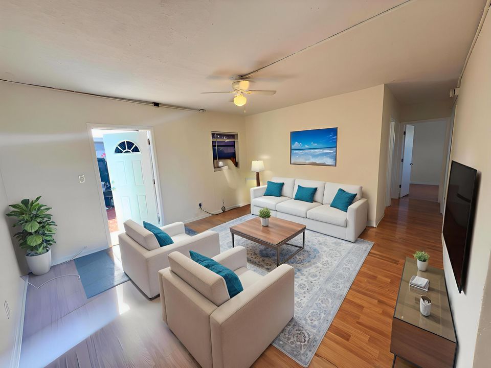 For Rent: $2,000 (3 beds, 1 baths, 844 Square Feet)