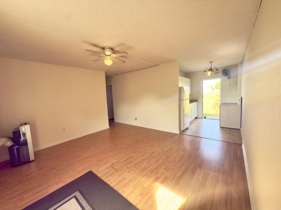 For Rent: $2,000 (3 beds, 1 baths, 844 Square Feet)
