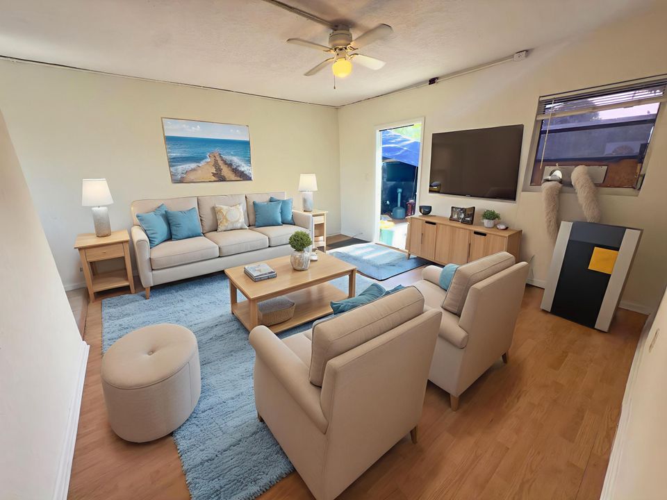 For Rent: $2,000 (3 beds, 1 baths, 844 Square Feet)