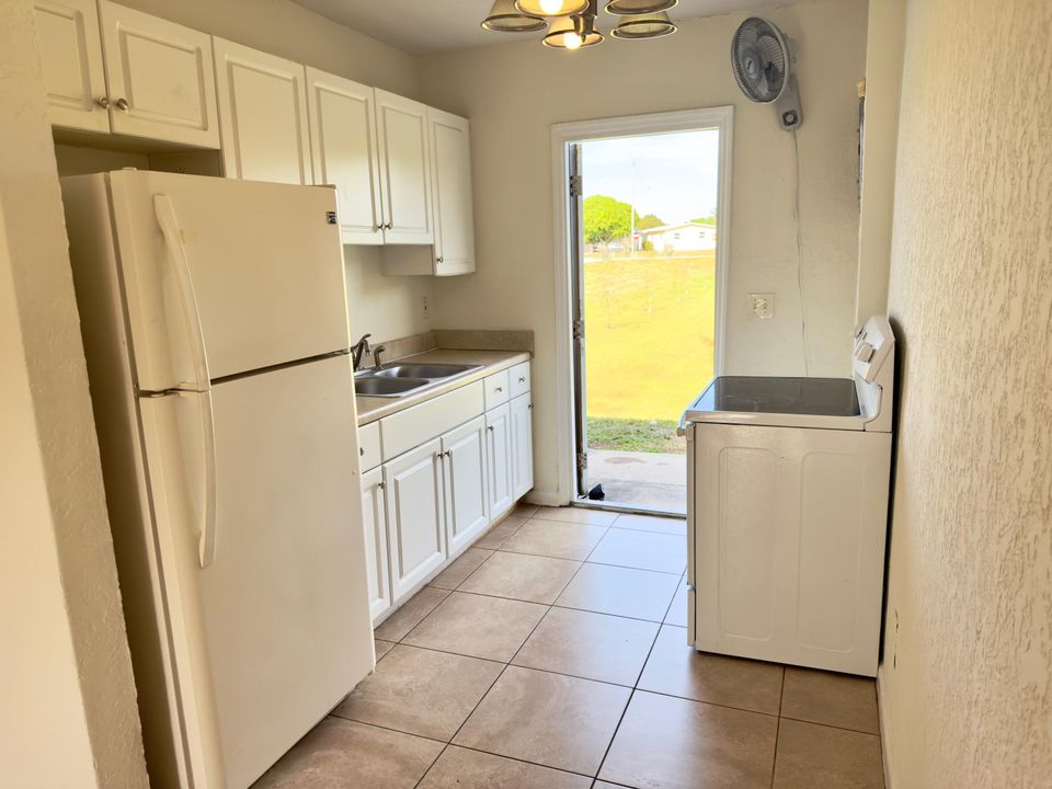 For Rent: $2,000 (3 beds, 1 baths, 844 Square Feet)