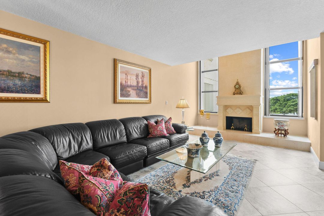 En Venta: $675,000 (2 camas, 2 baños, 1938 Pies cuadrados)