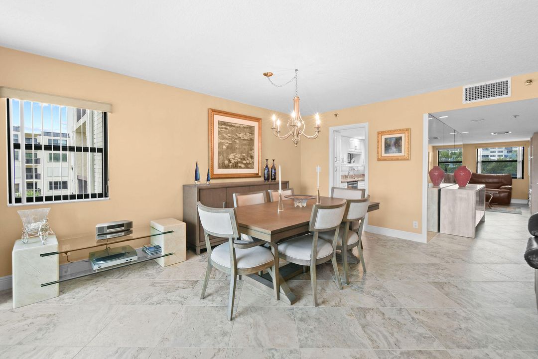 En Venta: $675,000 (2 camas, 2 baños, 1938 Pies cuadrados)