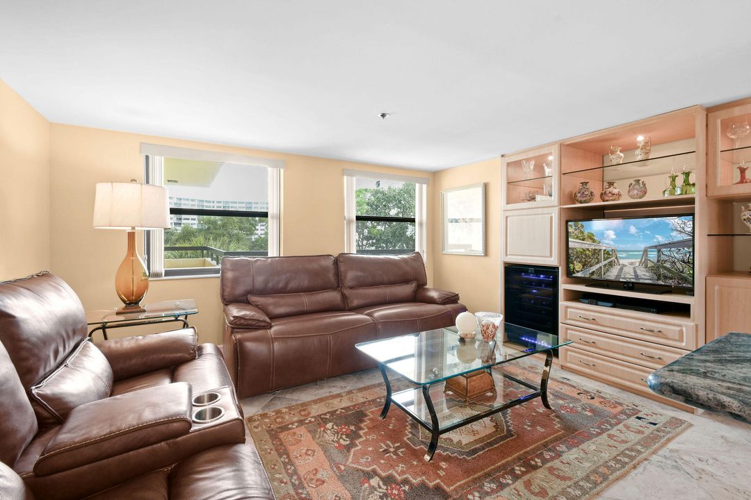 En Venta: $675,000 (2 camas, 2 baños, 1938 Pies cuadrados)