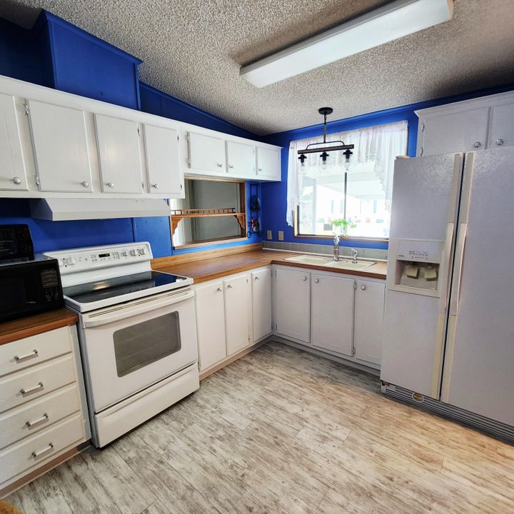For Sale: $74,999 (2 beds, 2 baths, 768 Square Feet)