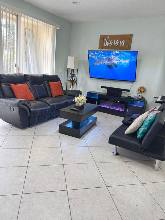 На продажу: $399,000 (3 спален, 2 ванн, 1570 Квадратных фут)