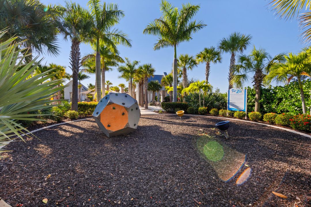 Active With Contract: $3,500 (3 beds, 3 baths, 2041 Square Feet)