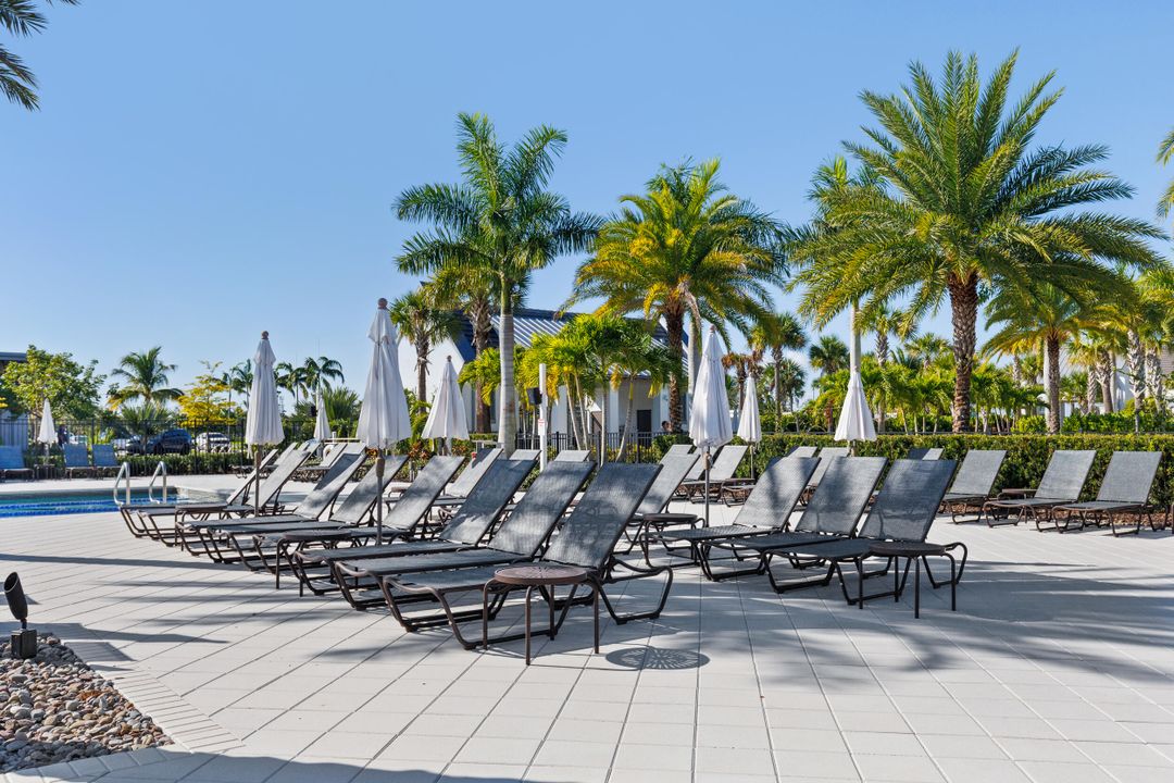 Active With Contract: $3,500 (3 beds, 3 baths, 2041 Square Feet)